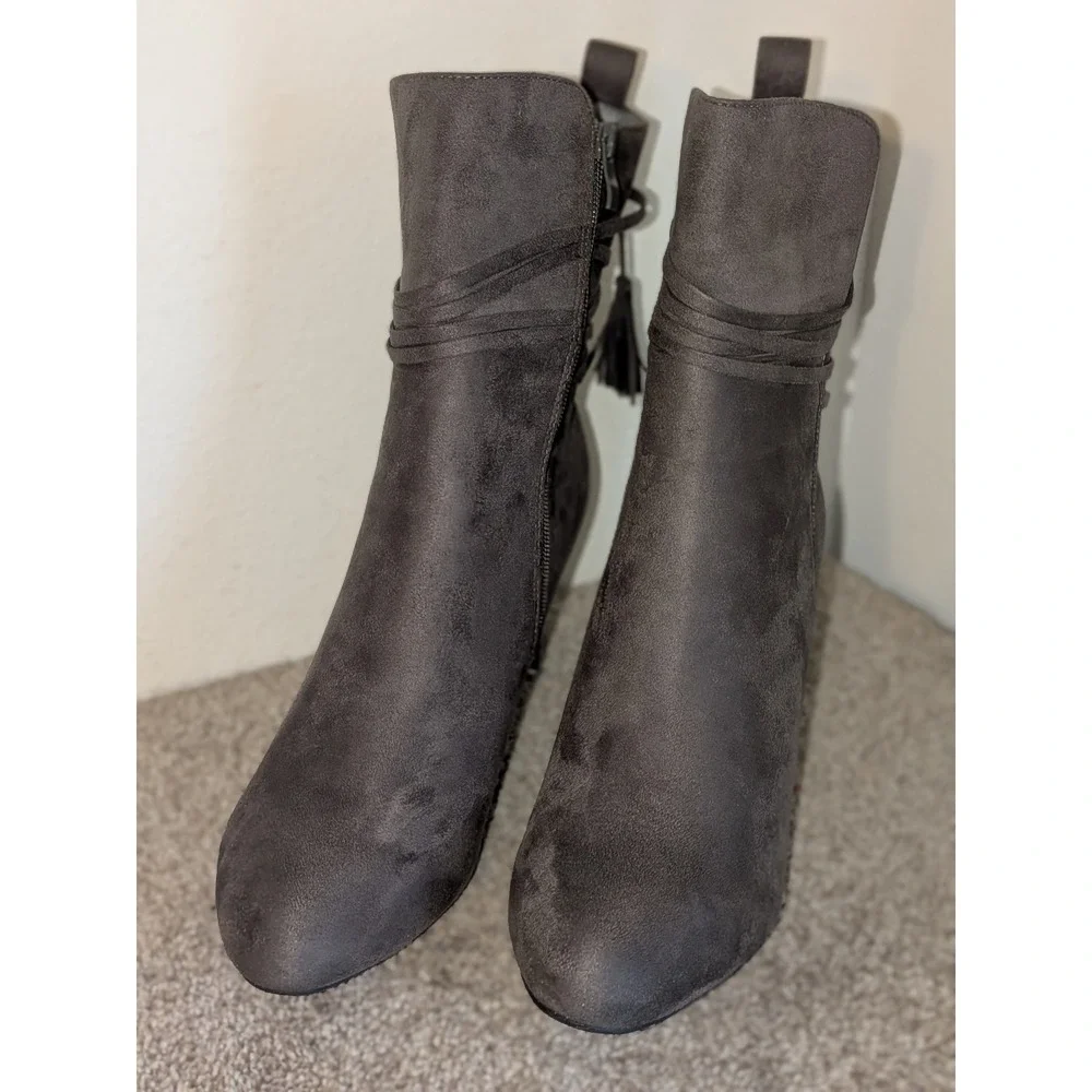 Journee Zuri Size 12 Gray Faux Suede Ankle Boots‎ Block Heel Tassel Accents NWOT